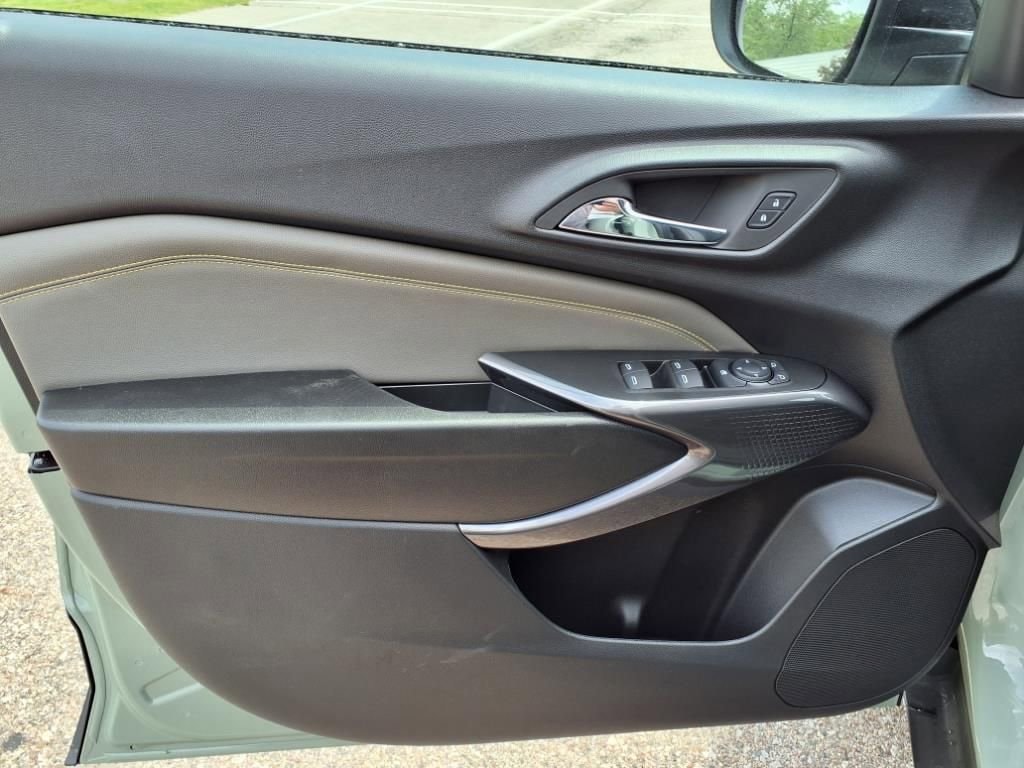 2025 Chevrolet Trax Activ 12