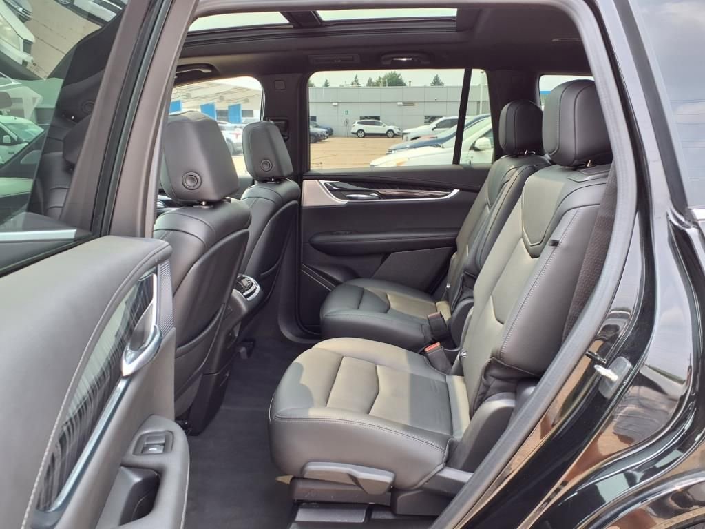 Thumbnail: 2023 Cadillac XT6 - 11