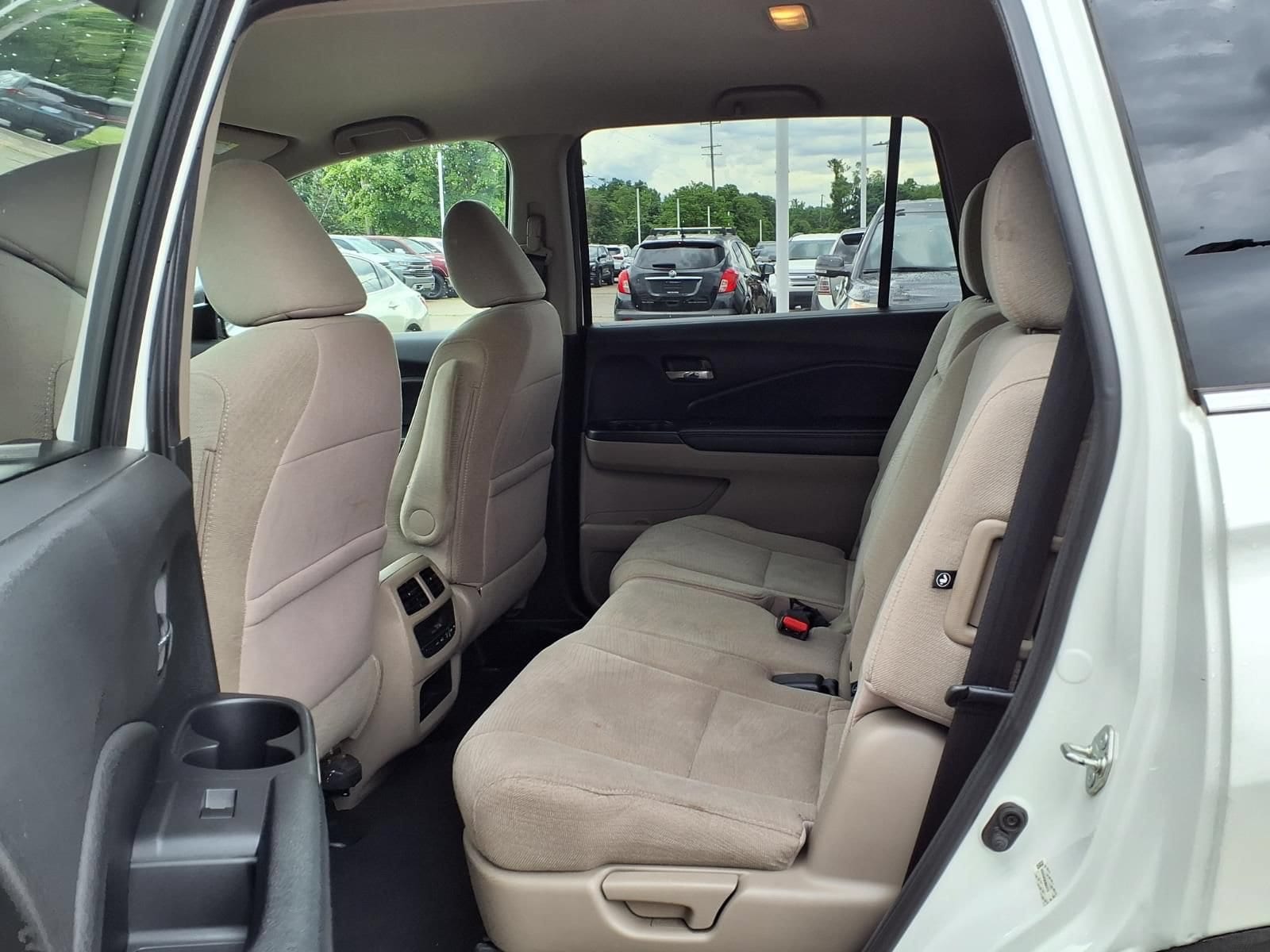 Thumbnail: 2016 Honda Pilot - 11