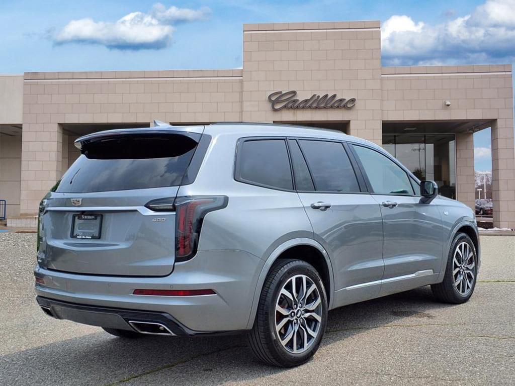 Thumbnail: 2023 Cadillac XT6 - 5