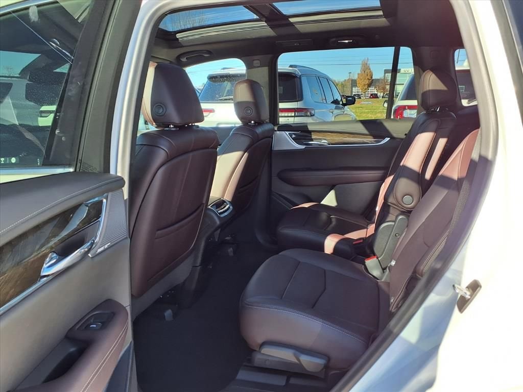 Thumbnail: 2022 Cadillac XT6 - 9