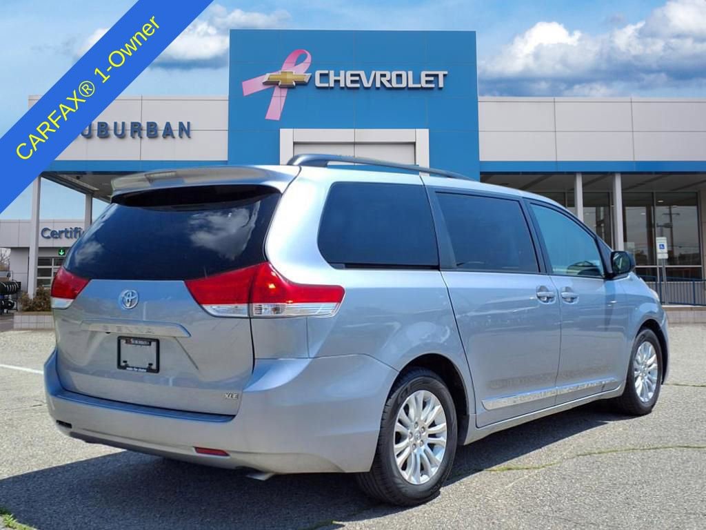 Thumbnail: 2011 Toyota Sienna - 6