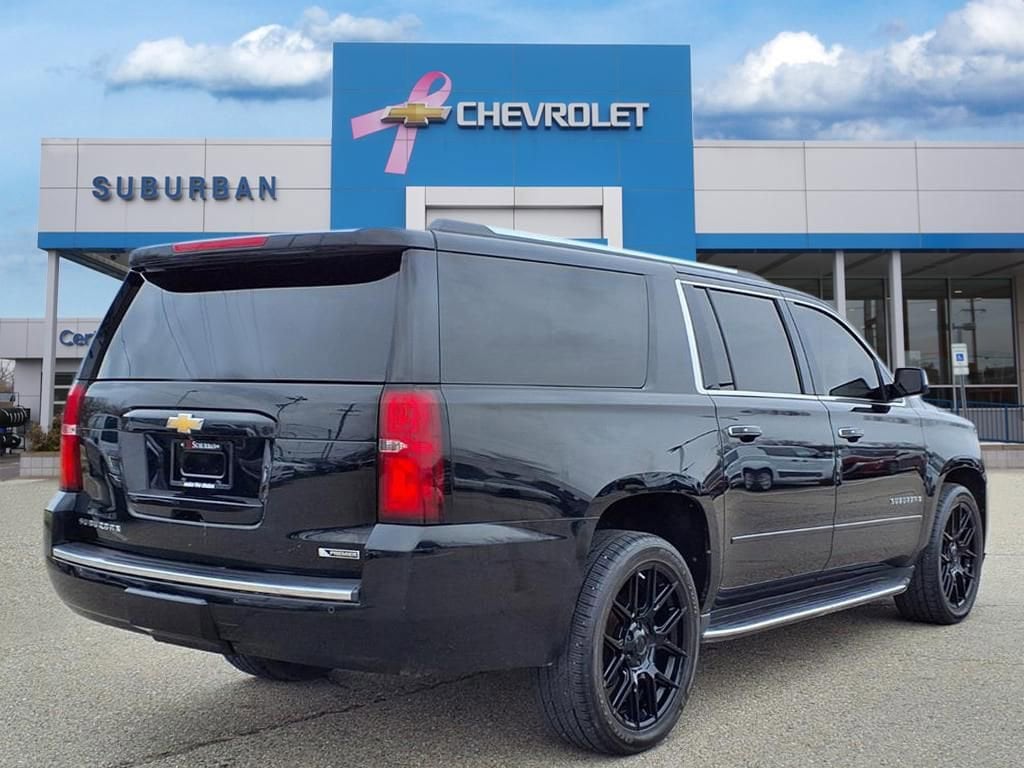Thumbnail: 2017 Chevrolet Suburban - 5