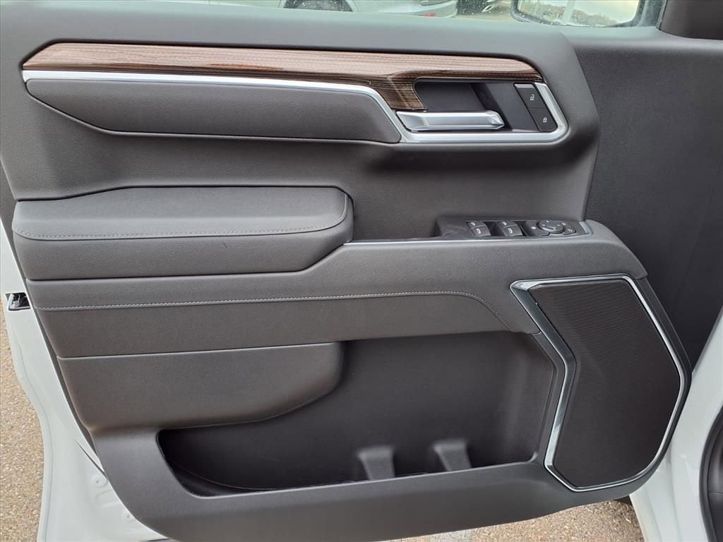 Thumbnail: 2026 Chevrolet Silverado 1500 - 10