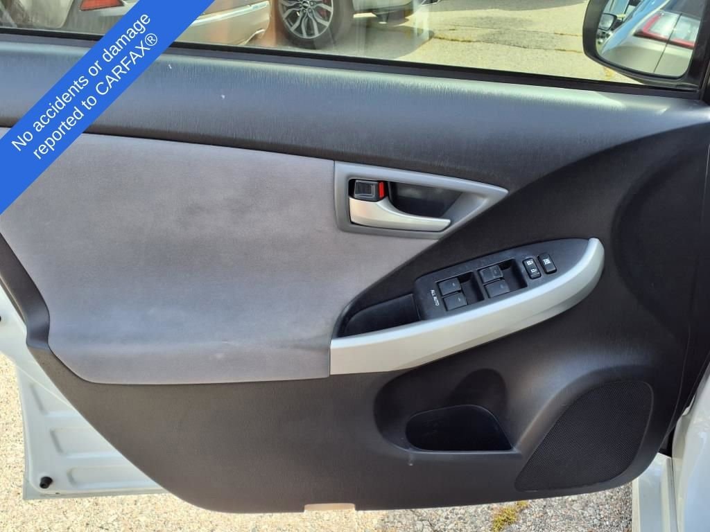 Thumbnail: 2013 Toyota Prius - 18