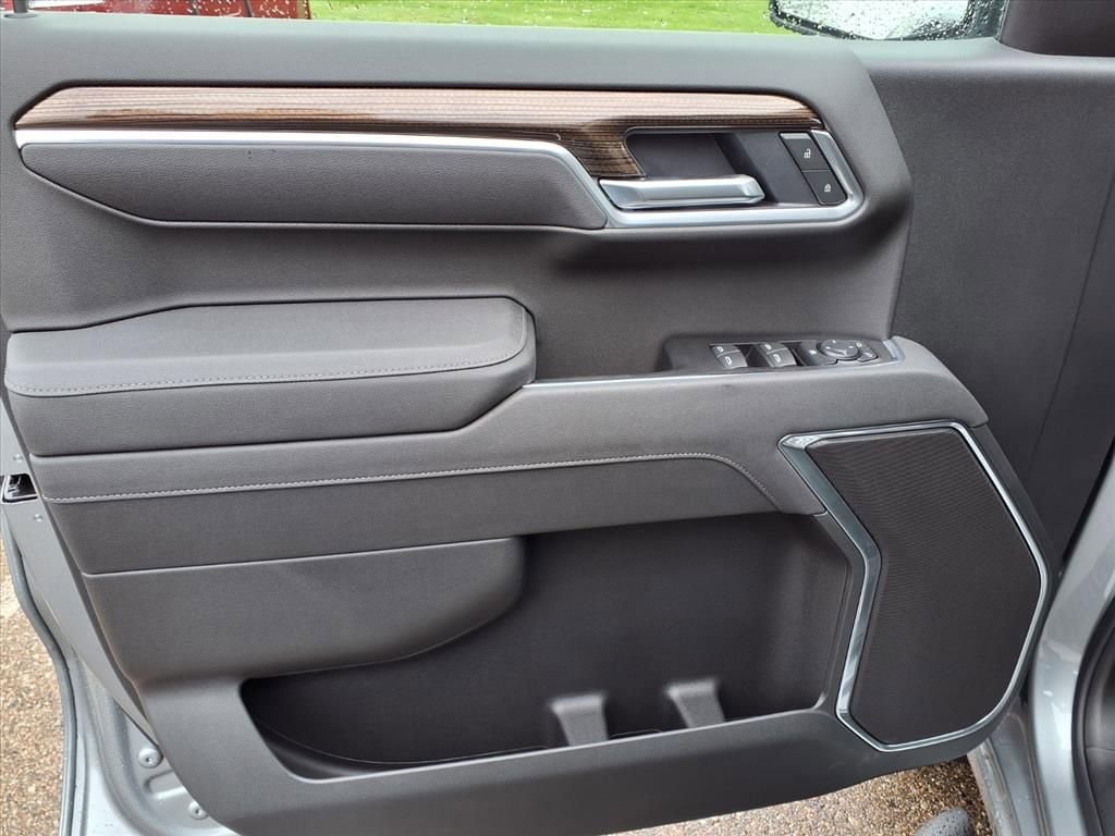 Thumbnail: 2026 Chevrolet Silverado 1500 - 12