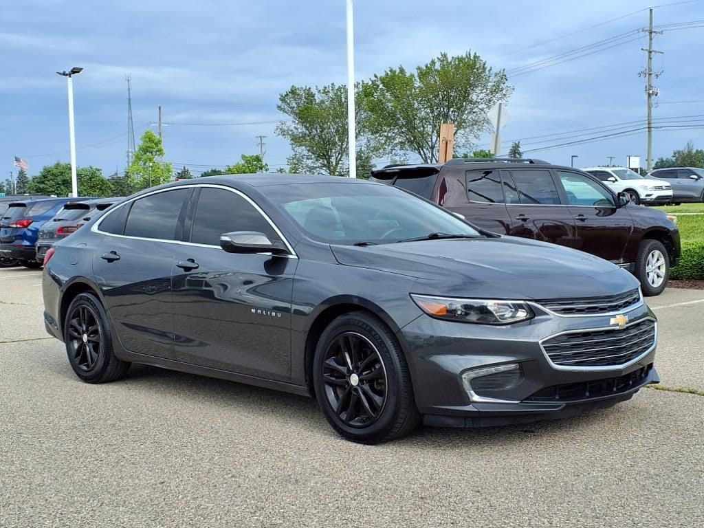 Thumbnail: 2016 Chevrolet Malibu - 3