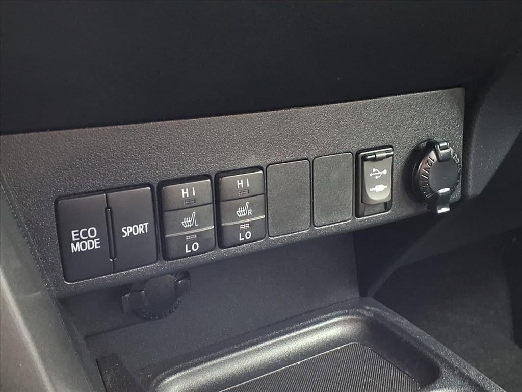 Thumbnail: 2016 Toyota RAV4 - 26