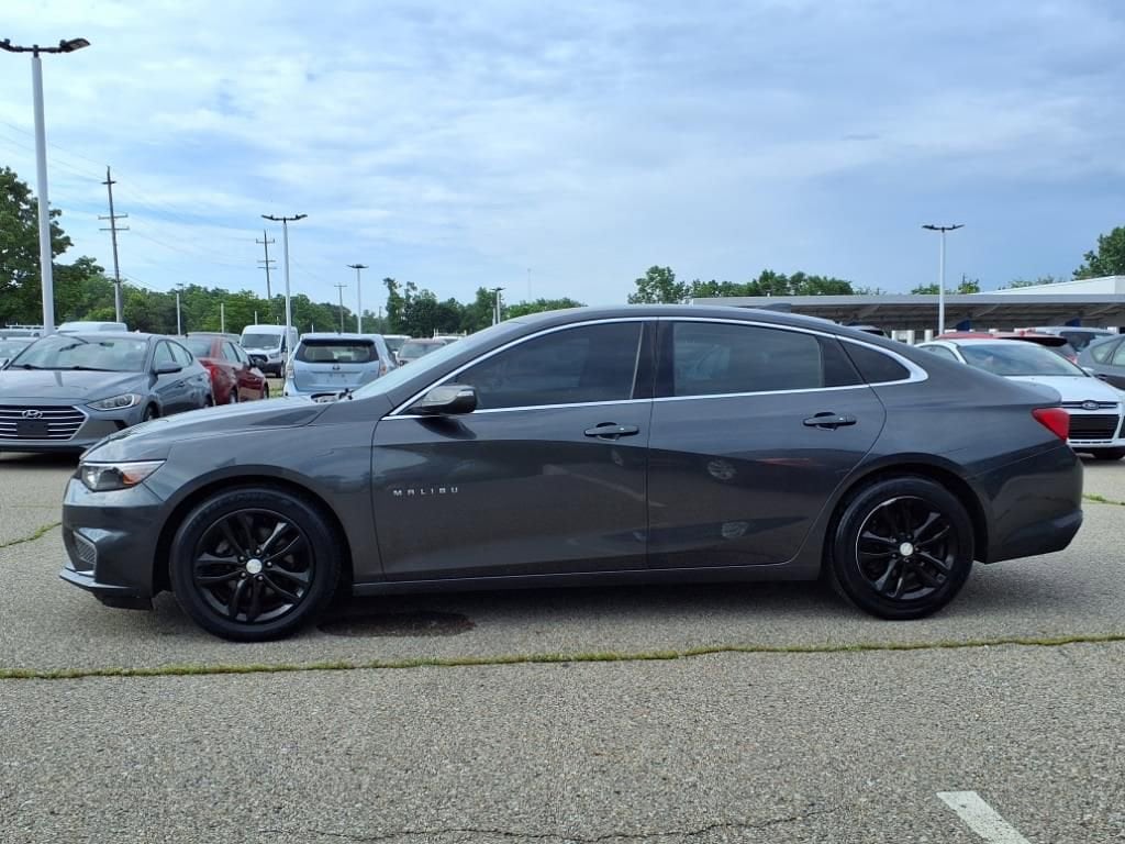 Thumbnail: 2016 Chevrolet Malibu - 8