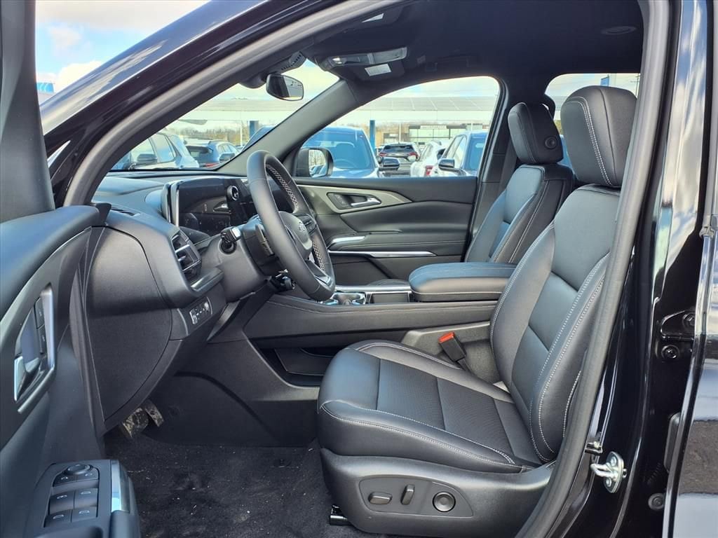 Thumbnail: 2026 Chevrolet Traverse - 12