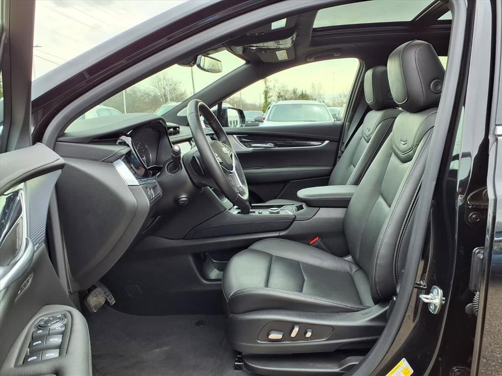 Thumbnail: 2024 Cadillac XT5 - 17