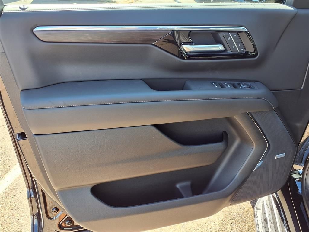 Thumbnail: 2026 Chevrolet Tahoe - 11