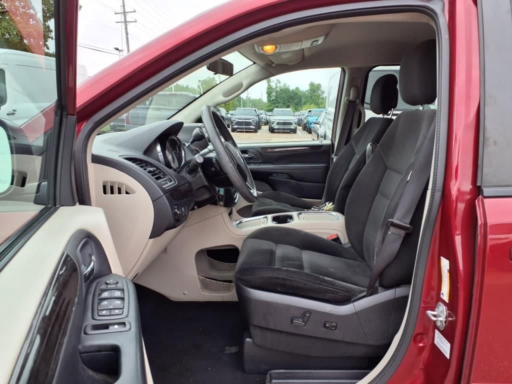 Thumbnail: 2016 Dodge Grand Caravan - 16