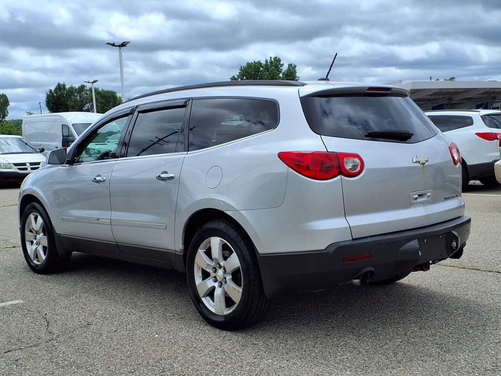 Thumbnail: 2010 Chevrolet Traverse - 7