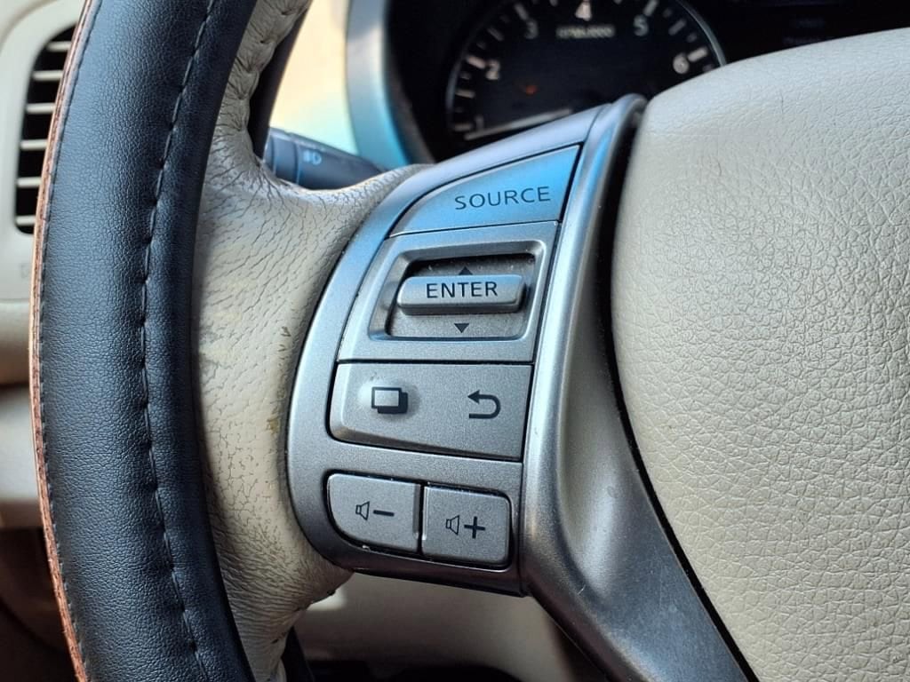 Thumbnail: 2015 Nissan Altima - 26