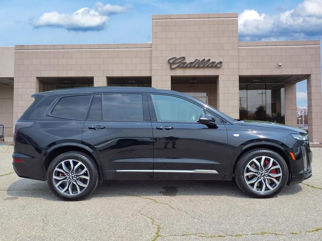 Thumbnail: 2022 Cadillac XT6 - 4