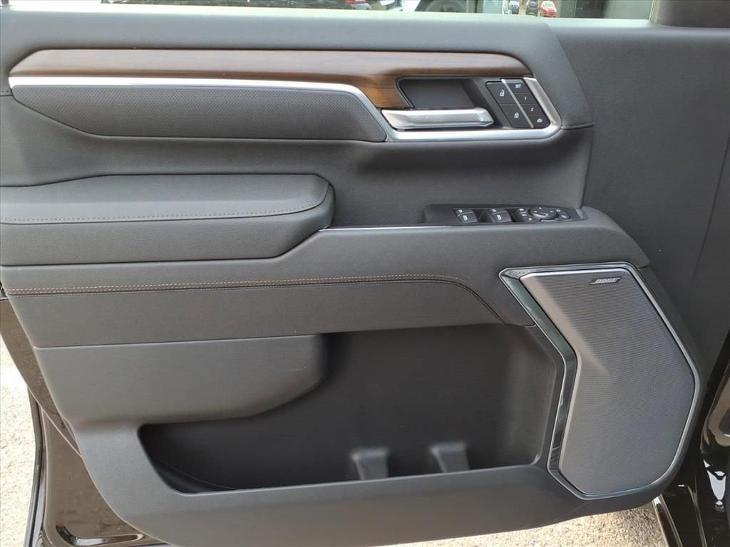 Thumbnail: 2026 Chevrolet Silverado 3500 - 13