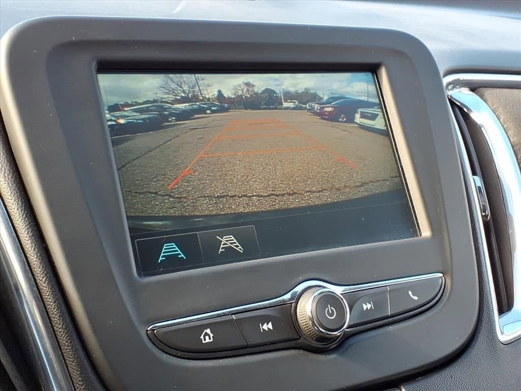 Thumbnail: 2017 Chevrolet Malibu - 24