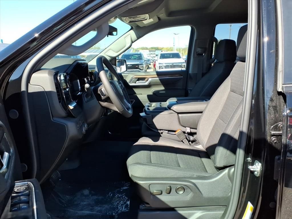 Thumbnail: 2026 Chevrolet Silverado 1500 - 12