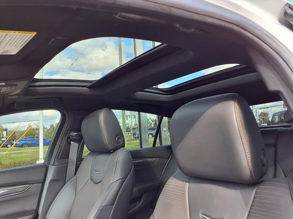 Thumbnail: 2023 Cadillac CT5 - 17