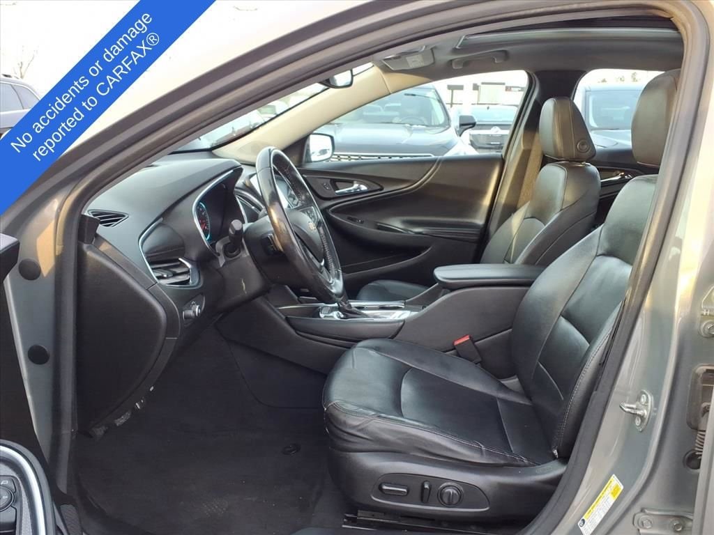 Thumbnail: 2017 Chevrolet Malibu - 18