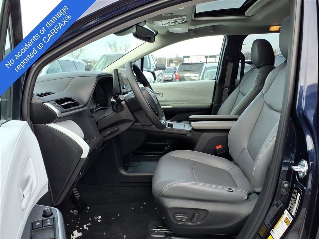 Thumbnail: 2025 Toyota Sienna - 18