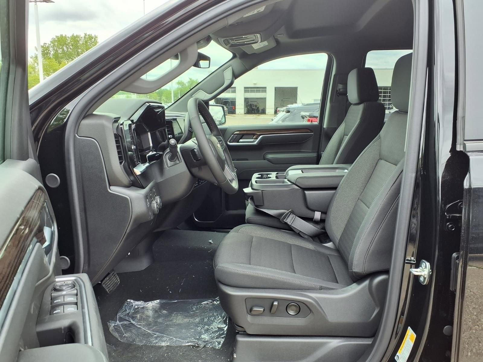 Thumbnail: 2026 Chevrolet Silverado 1500 - 12