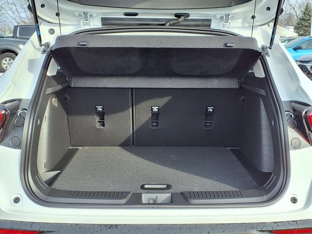 Thumbnail: 2026 Chevrolet Trax - 8