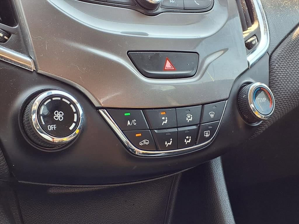 Thumbnail: 2017 Chevrolet Cruze - 24