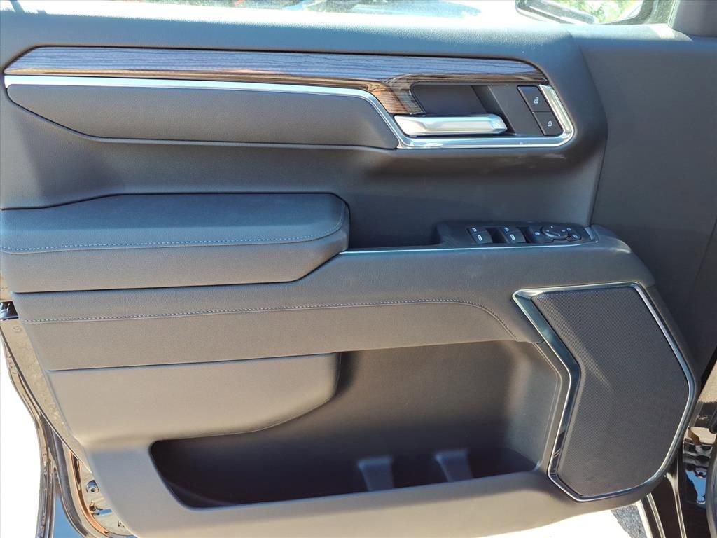 Thumbnail: 2026 Chevrolet Silverado 1500 - 12