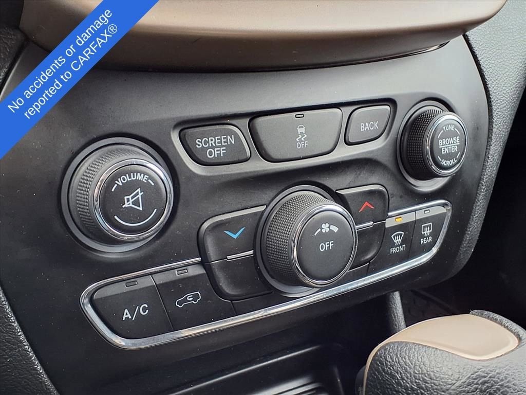 Thumbnail: 2016 Jeep Cherokee - 26