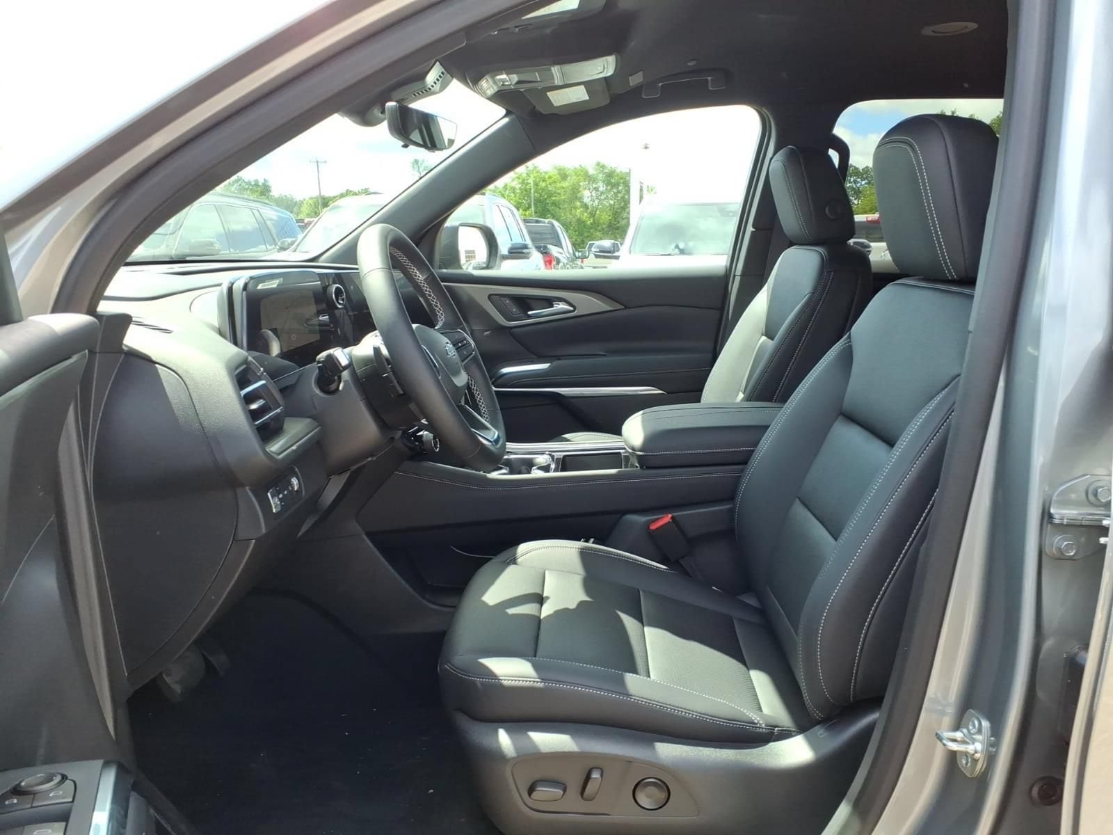 2026 Chevrolet Traverse LT - Photo 13