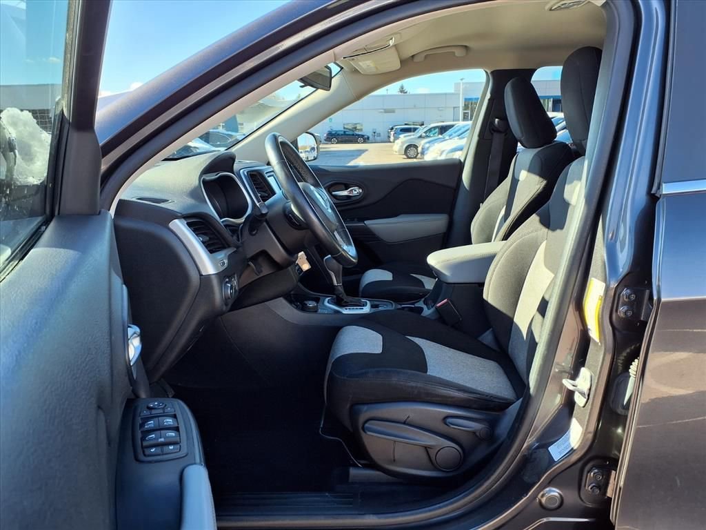 Thumbnail: 2014 Jeep Cherokee - 17