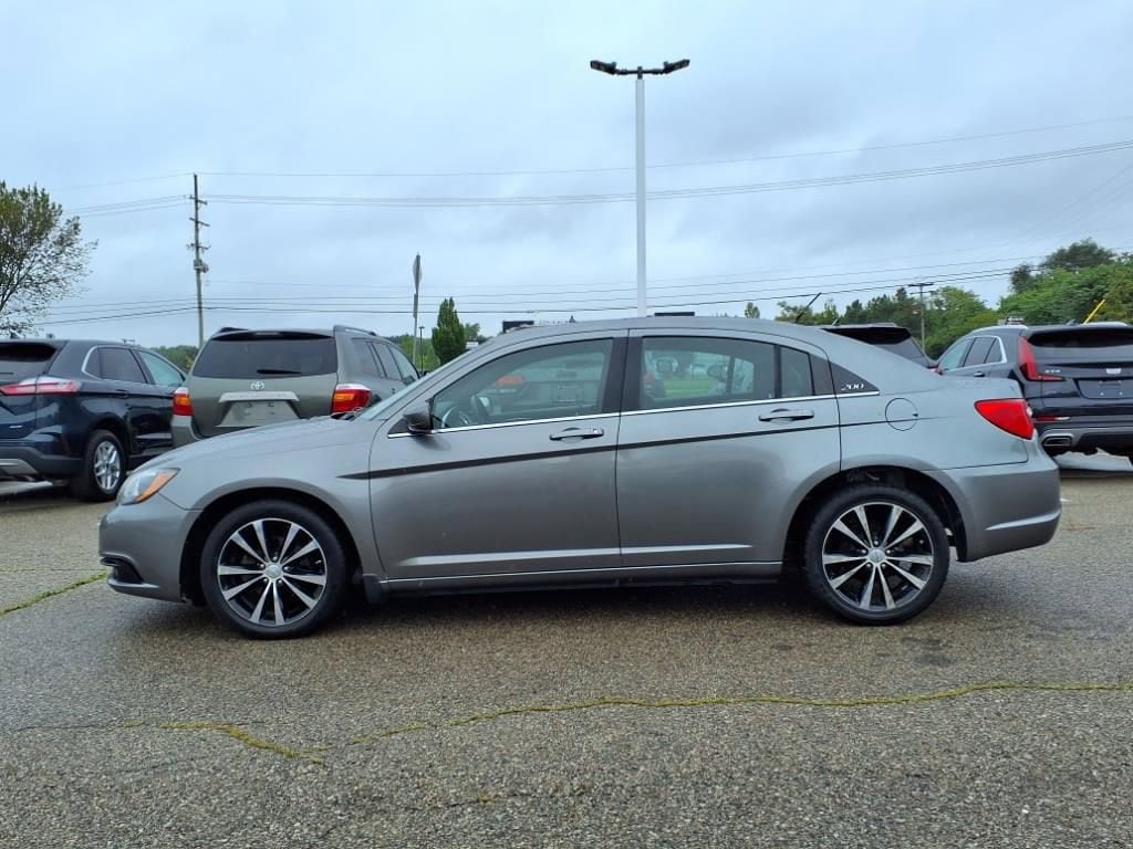 Thumbnail: 2012 Chrysler 200 - 8