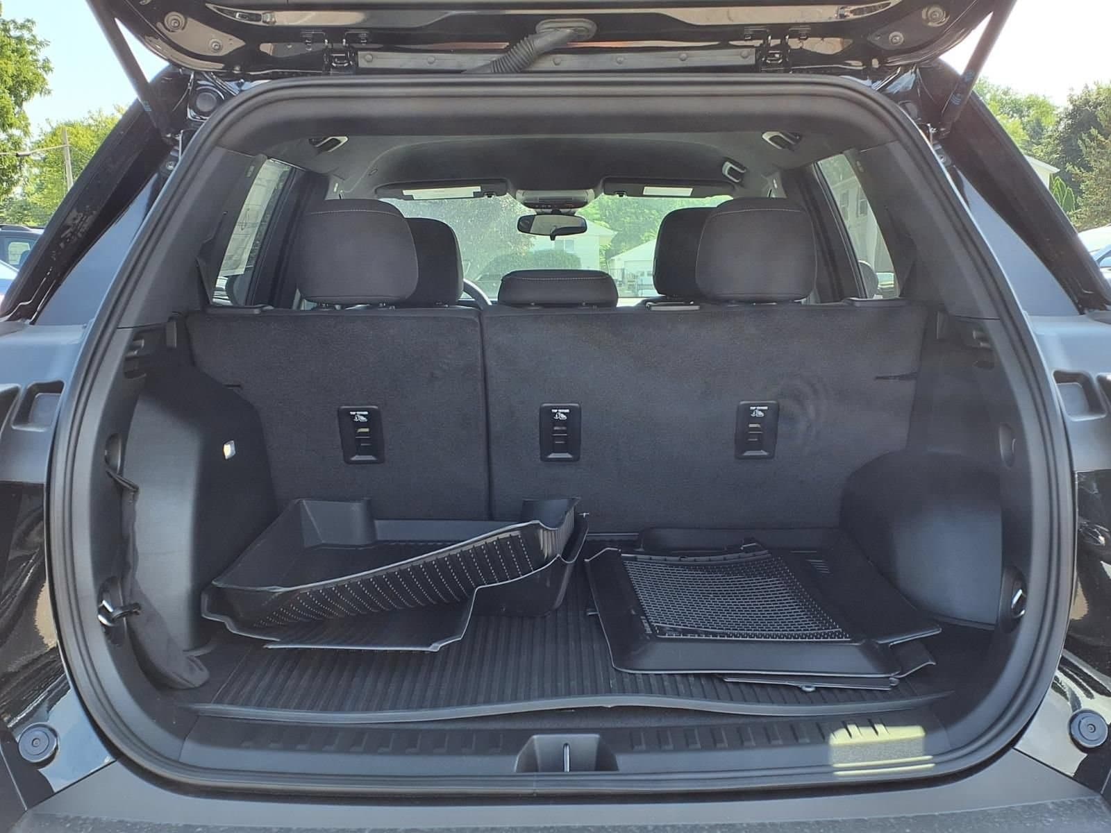 2027 Chevrolet Equinox LT - Photo 8