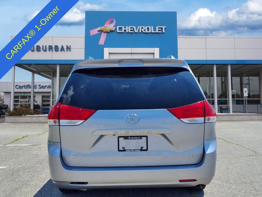 Thumbnail: 2011 Toyota Sienna - 7