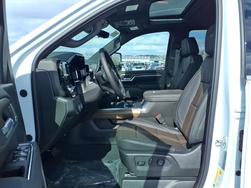 Thumbnail: 2026 Chevrolet Silverado 2500 - 13