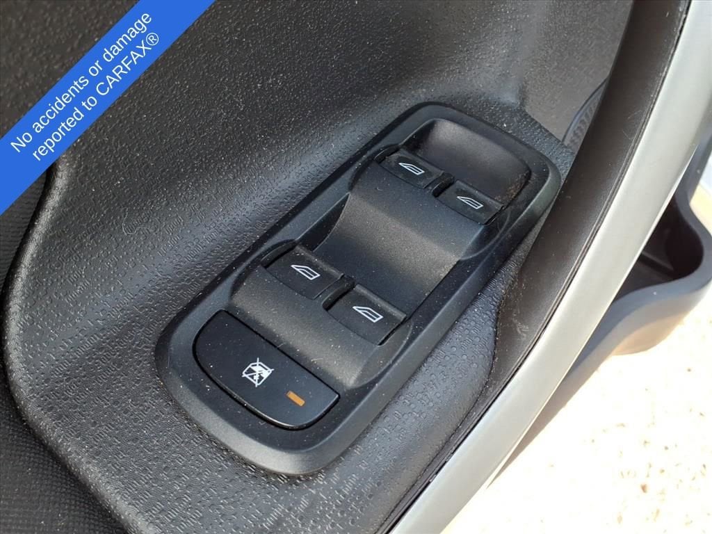 Thumbnail: 2011 Ford Fiesta - 15