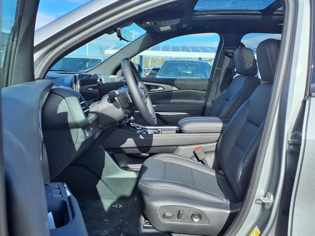 Thumbnail: 2026 Chevrolet Traverse - 15