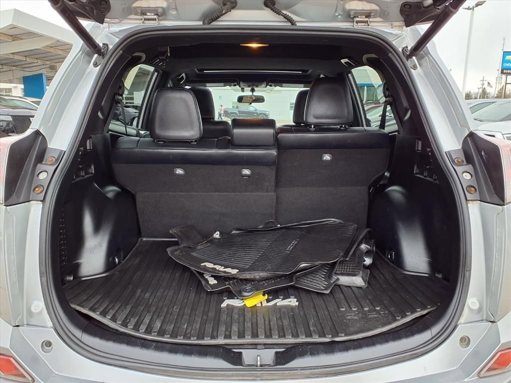 Thumbnail: 2016 Toyota RAV4 - 10