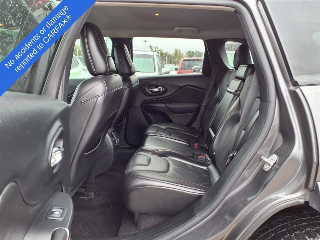 Thumbnail: 2019 Jeep Cherokee - 11