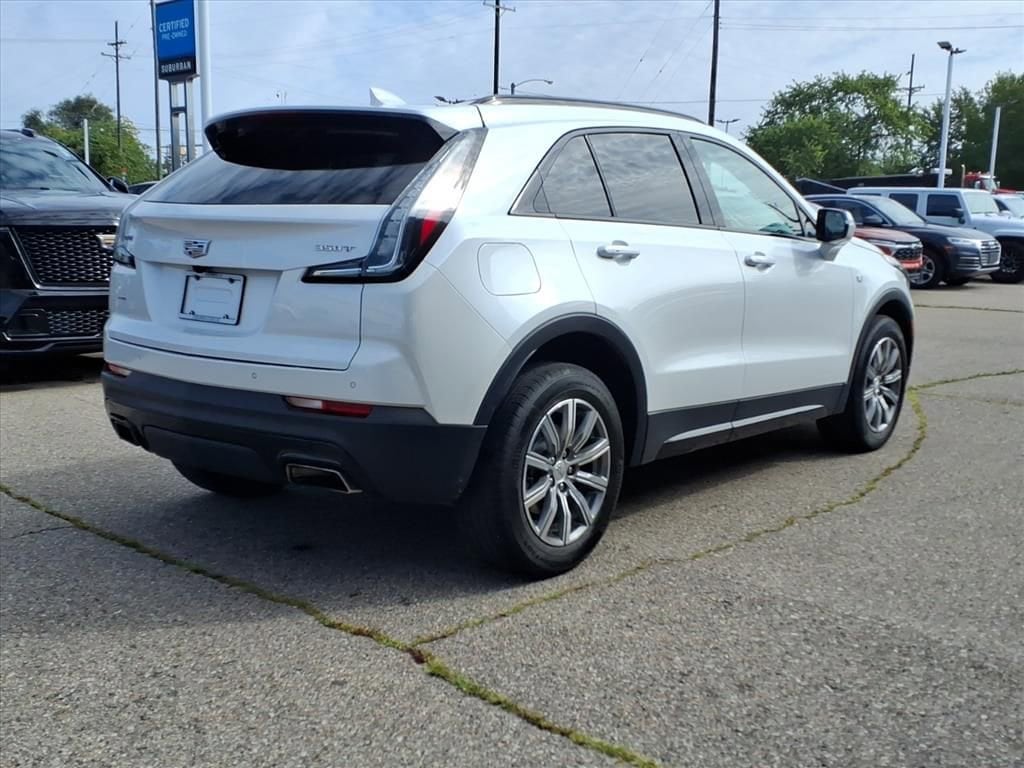 Thumbnail: 2023 Cadillac XT4 - 4