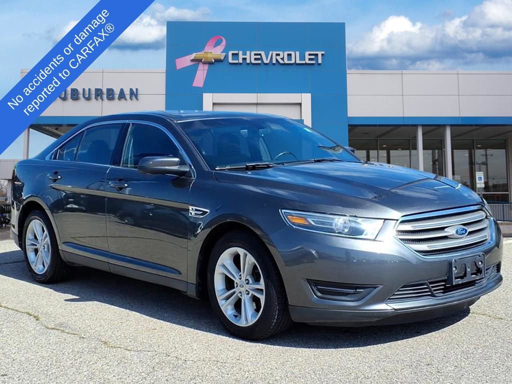 2016 Ford Taurus SEL photo 2