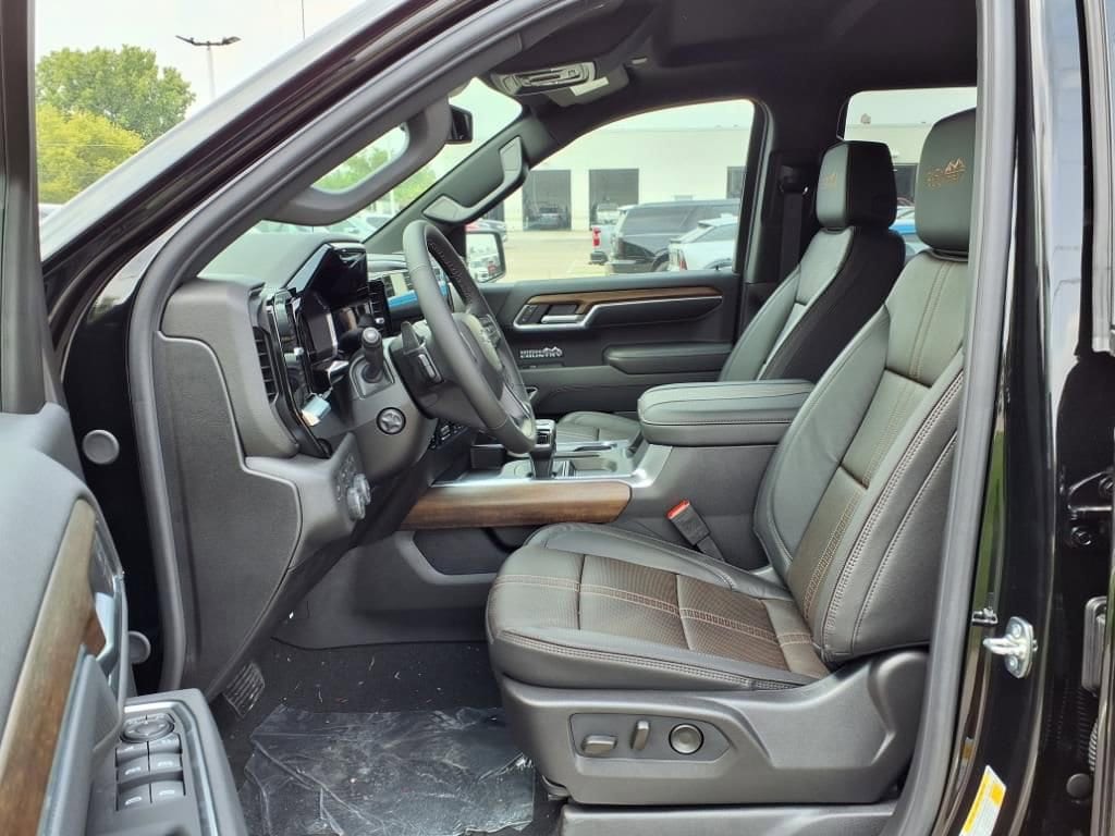 Thumbnail: 2025 Chevrolet Silverado 1500 - 15