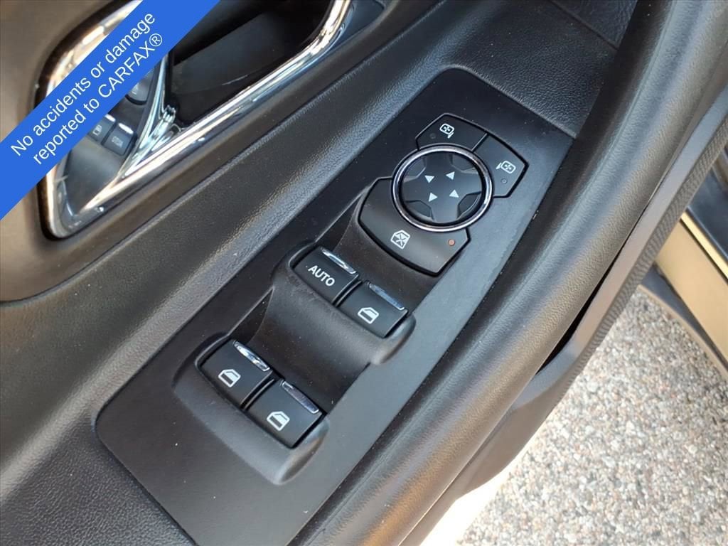 Thumbnail: 2016 Ford Taurus - 14