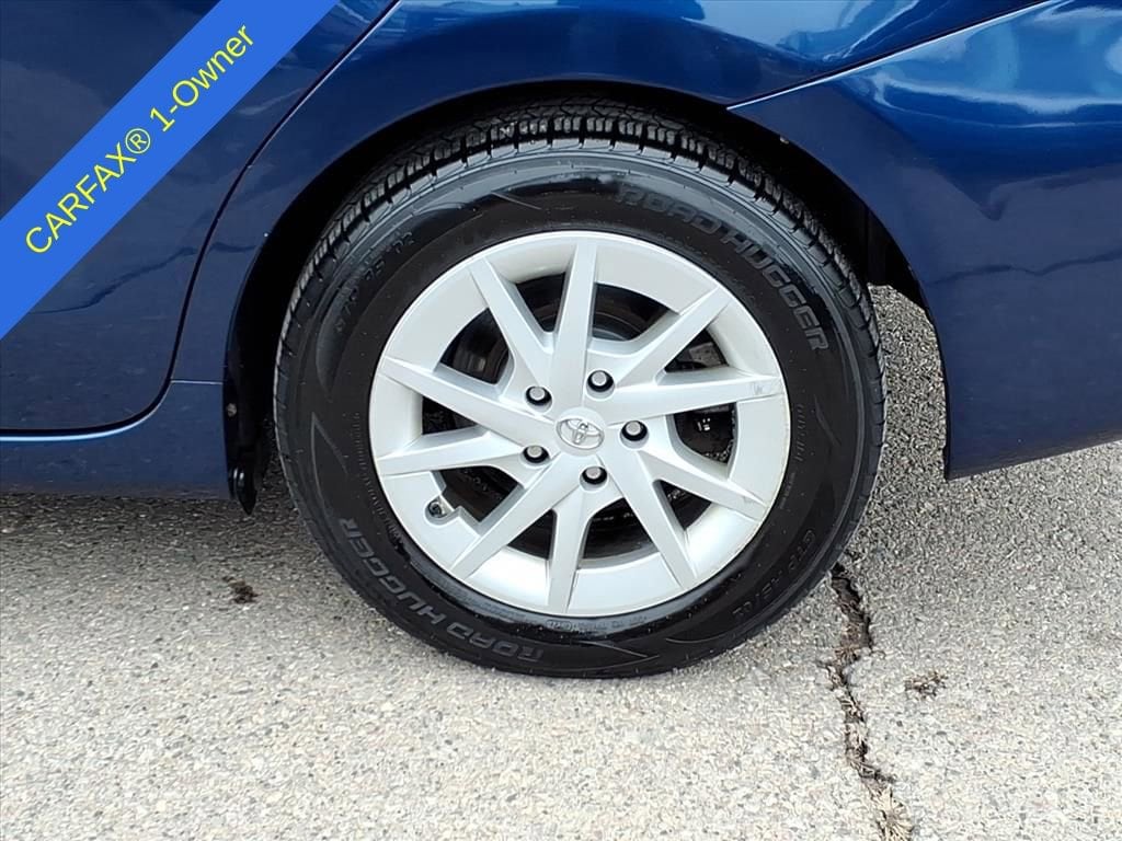 Thumbnail: 2014 Toyota Prius v - 9