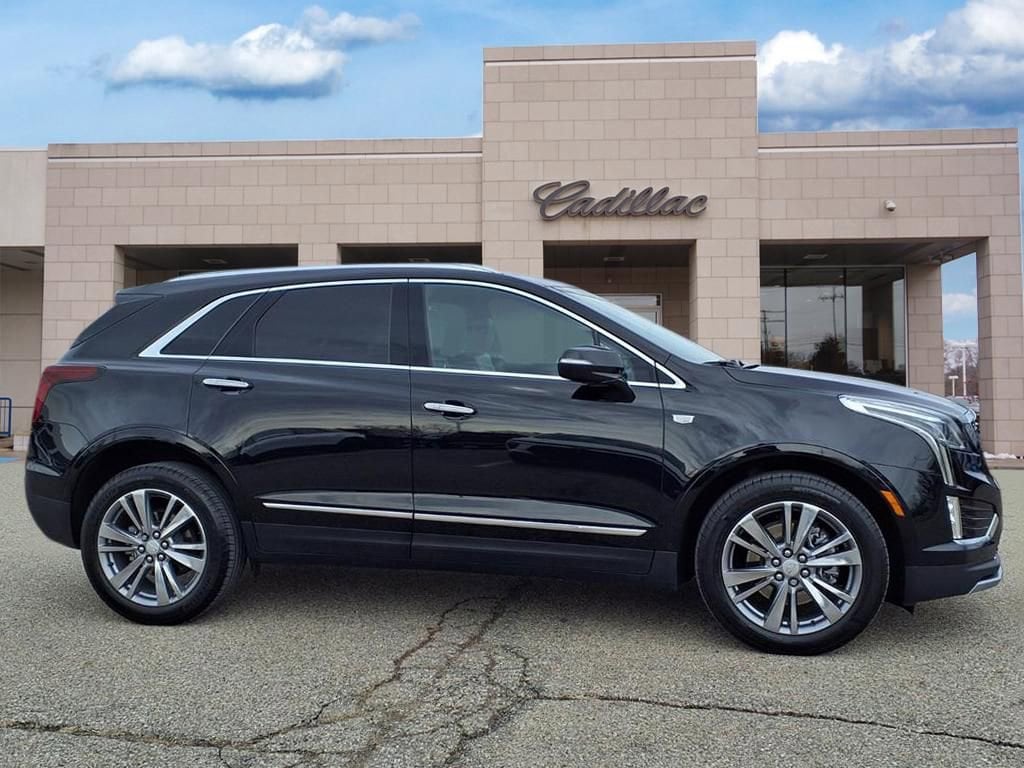 Thumbnail: 2024 Cadillac XT5 - 4