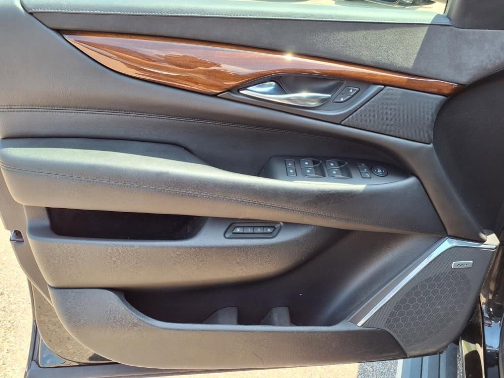 Thumbnail: 2016 Cadillac Escalade - 16
