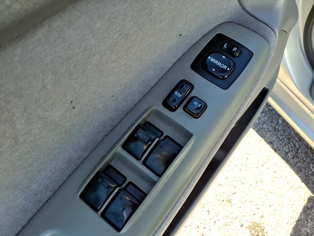 Thumbnail: 2004 Toyota Camry - 13