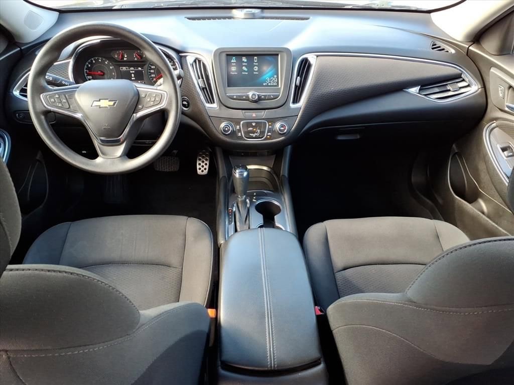 Thumbnail: 2017 Chevrolet Malibu - 10